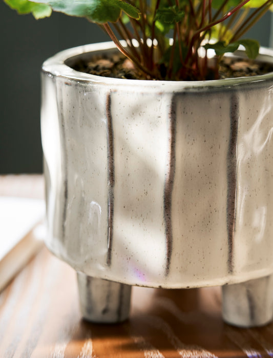 Stoneware Pot with feet