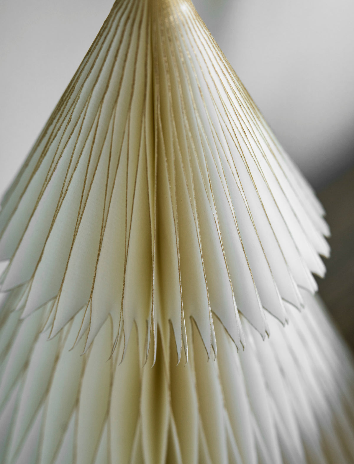 Paper Christmas Tree | Warm White & Gold | Medium