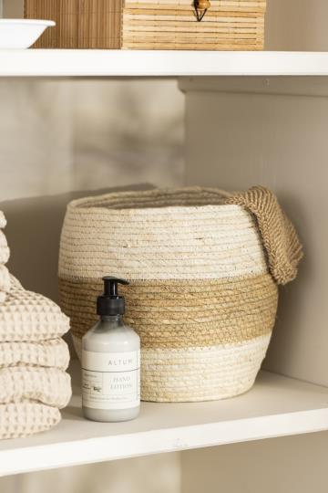 Corn basket with brown stripe