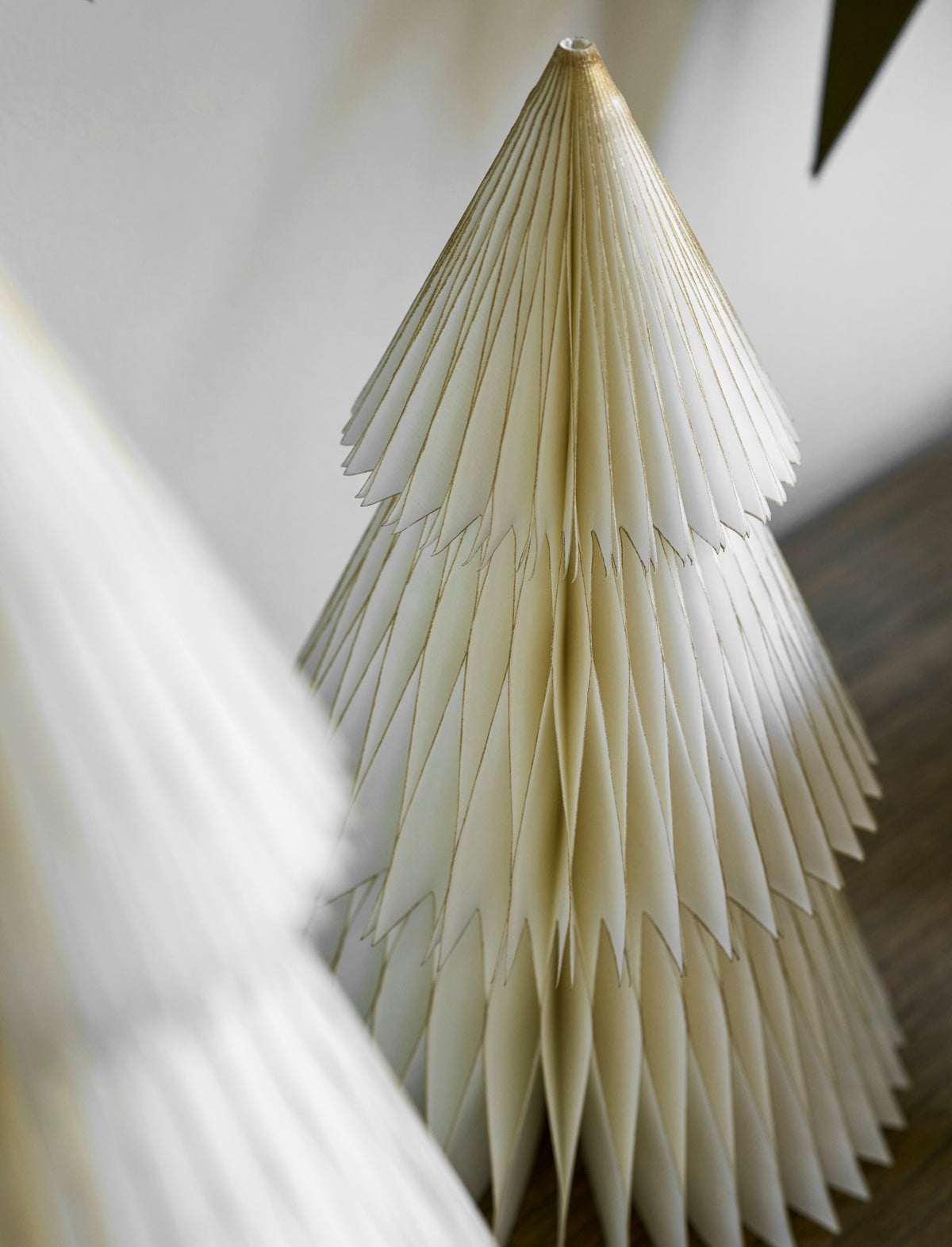 Paper Christmas Tree | Warm White & Gold | Medium