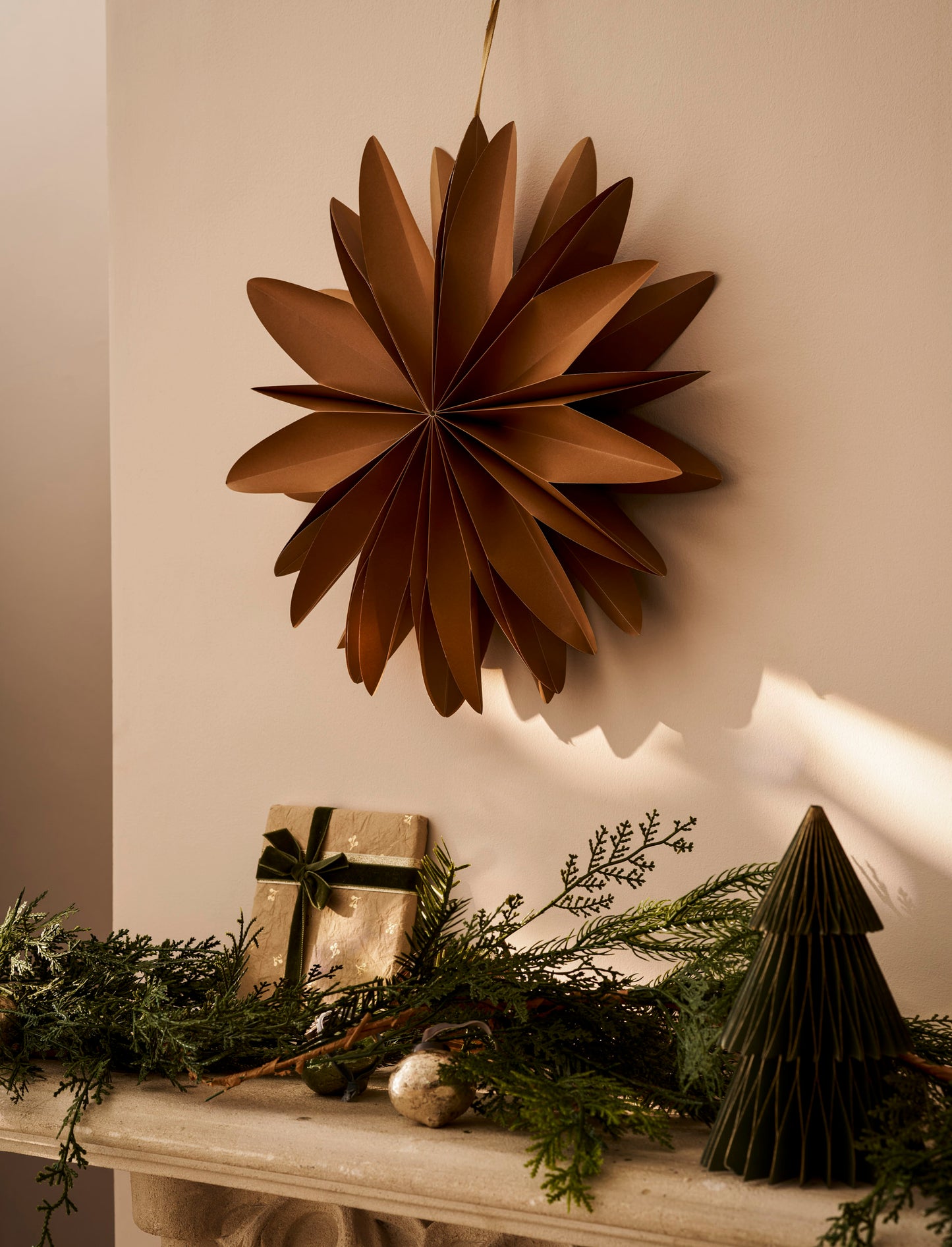 Paper Curved Christmas Star | Nutmeg
